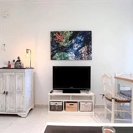 Apartment Immaculate 2-bed In *